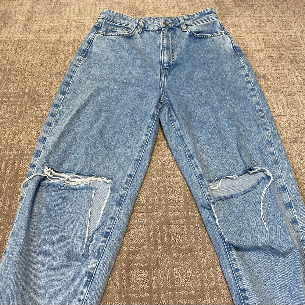 {H&M} Loose Mom Jeans~ Ultra High Waist Ankle Length- Size 4